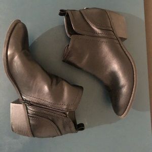 GUESS black booties